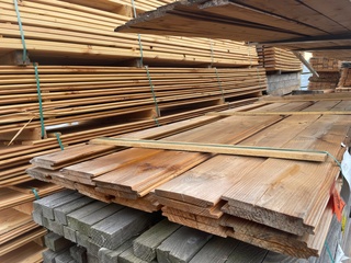 Ca. 22x Douglas Wisselsponning/Halfhoutsrabat, 18x190mm, lengte 8/400c